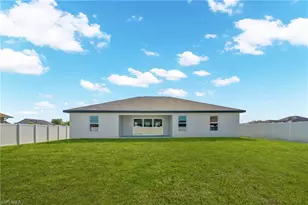 618 NE 2nd Pl, Cape Coral, FL 33909 - Photo 26