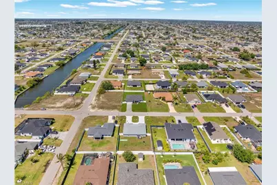 618 NE 2nd Pl, Cape Coral, FL 33909 - Photo 34