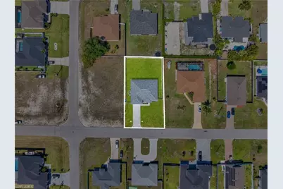 618 NE 2nd Pl, Cape Coral, FL 33909 - Photo 32