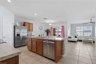 2521 SW 11th Pl, Cape Coral, FL 33914 - Photo 8
