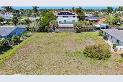 4425 N Gulf Cir, North Fort Myers, FL 33903 - Photo 2