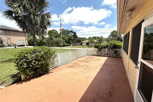 2409 Del Ray Pl, Lehigh Acres, FL 33936 - Photo 32