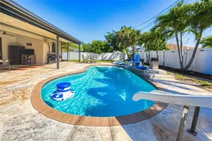 705 SW 10th Pl, Cape Coral, FL 33991 - Photo 2