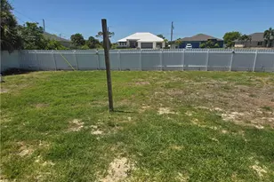 2122 NE 13th Pl, Cape Coral, FL 33909 - Photo 24