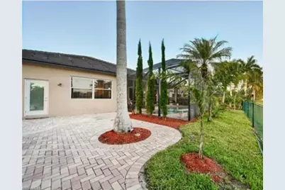 1028 Port Orange Ct, Naples, FL 34120 - Photo 2