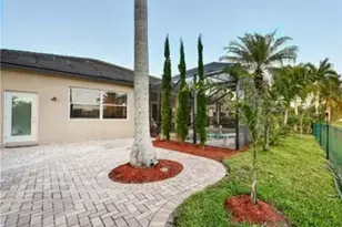 1028 Port Orange Ct, Naples, FL 34120 - Photo 2