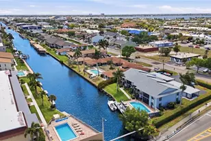 1205 SE 46th Ln, Cape Coral, FL 33904 - Photo 4