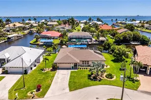 2534 SE 24th Pl, Cape Coral, FL 33904 - Photo 4