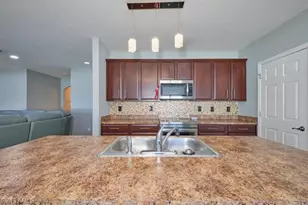 135 SW 31st St, Cape Coral, FL 33914 - Photo 8