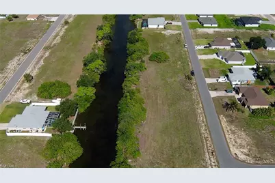 1105 NE 15th Ter, Cape Coral, FL 33909 - Photo 4