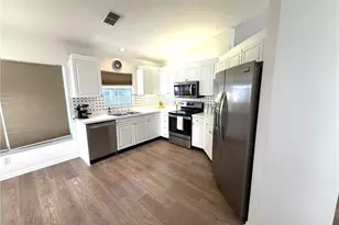 3740 Fieldstone Blvd, Naples, FL 34109 - Photo 10