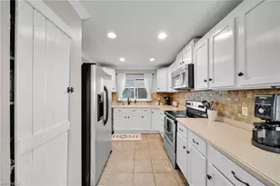 873 Hofstra Dr, Fort Myers, FL 33919 - Photo 10