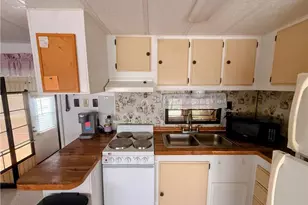 15 Fountain View Blvd, North Fort Myers, FL 33903 - Photo 2