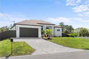 3414 W Gator Cir, Cape Coral, FL 33909 - Photo 2