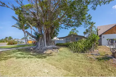 547 101st Ave N, Naples, FL 34108 - Photo 2