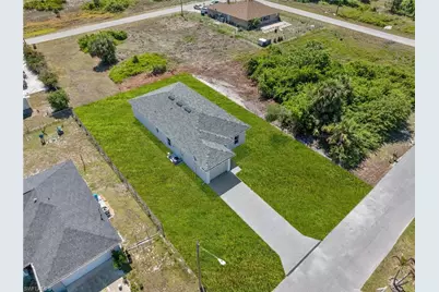 917 Margaret Ave S, Lehigh Acres, FL 33974 - Photo 2
