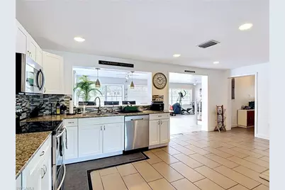 2212 Crystal Dr, Fort Myers, FL 33907 - Photo 6
