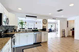 2212 Crystal Dr, Fort Myers, FL 33907 - Photo 6