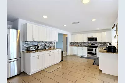 2212 Crystal Dr, Fort Myers, FL 33907 - Photo 8