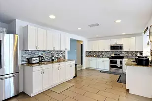 2212 Crystal Dr, Fort Myers, FL 33907 - Photo 8