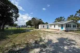 285 Ave H NW, Moore Haven, FL 33471 - Photo 2