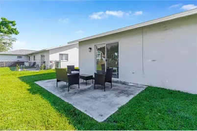 1722 SW Santa Barbara Pl, Cape Coral, FL 33991 - Photo 16