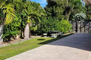 5200 West Blvd, Naples, FL 34103 - Photo 6