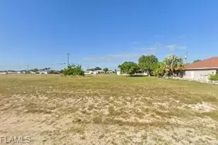 1524 NE 8th Pl, Cape Coral, FL 33909 - Photo 1