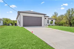 2705 Darlene Pl, Lehigh Acres, FL 33971 - Photo 4