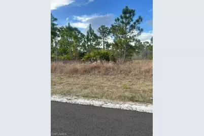 1115 Bayliss St E, Lehigh Acres, FL 33974 - Photo 2