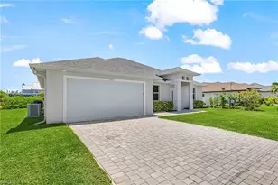 1015 SW 15th Pl, Cape Coral, FL 33991 - Photo 2