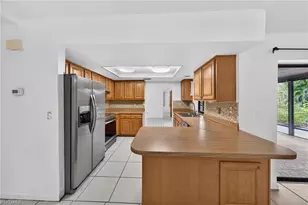 2233 SW 4th St, Cape Coral, FL 33991 - Photo 10