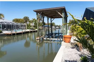 323 Washington Ct, Fort Myers Beach, FL 33931 - Photo 14