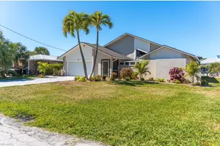 323 Washington Ct, Fort Myers Beach, FL 33931 - Photo 2