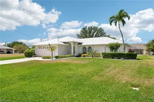 914 SW 3rd Ave, Cape Coral, FL 33991 - Photo 2