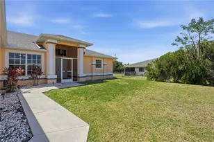 928 NW 5th Pl, Cape Coral, FL 33993 - Photo 4