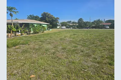 218 SE 47th St, Cape Coral, FL 33904 - Photo 2