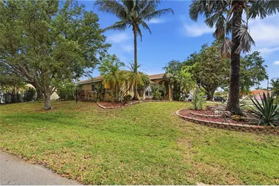1818 NE 2nd St, Cape Coral, FL 33909 - Photo 4