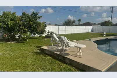 1319 SW 10th Pl, Cape Coral, FL 33991 - Photo 4