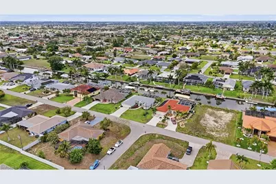 241 SE 29th Ter, Cape Coral, FL 33904 - Photo 18