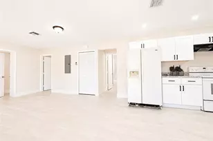 4426 Poinsettia St, Fort Myers, FL 33905 - Photo 4