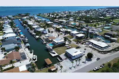 2480 Sycamore St, Saint James City, FL 33956 - Photo 10
