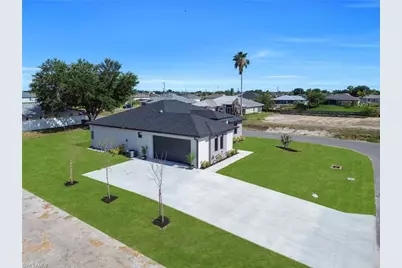1201 NE 12th Pl, Cape Coral, FL 33909 - Photo 2