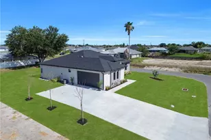 1201 NE 12th Pl, Cape Coral, FL 33909 - Photo 2