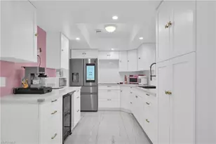 8641 NW 8th St, Pembroke Pines, FL 33024 - Photo 6