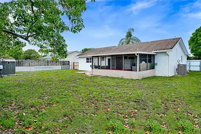 8641 NW 8th St, Pembroke Pines, FL 33024 - Photo 22