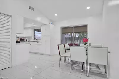 8641 NW 8th St, Pembroke Pines, FL 33024 - Photo 4