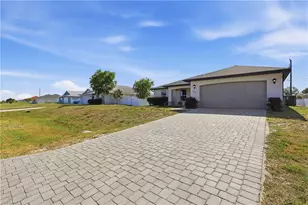 2812 NE 2nd Pl, Cape Coral, FL 33909 - Photo 4