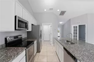 2812 NE 2nd Pl, Cape Coral, FL 33909 - Photo 12