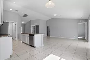 2812 NE 2nd Pl, Cape Coral, FL 33909 - Photo 10